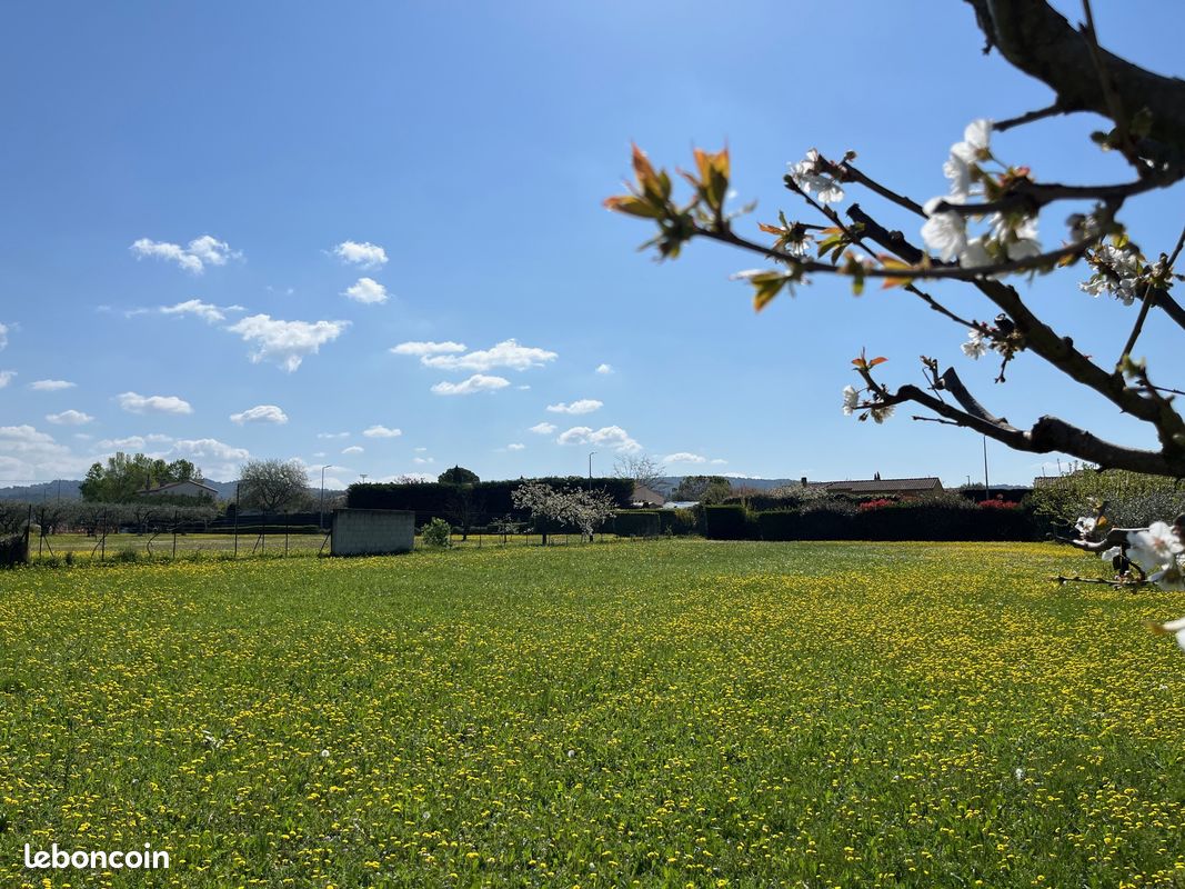 Terrain 1887 m² · à Pernes-les-Fontaines · 1 887 m² · 257 000 €