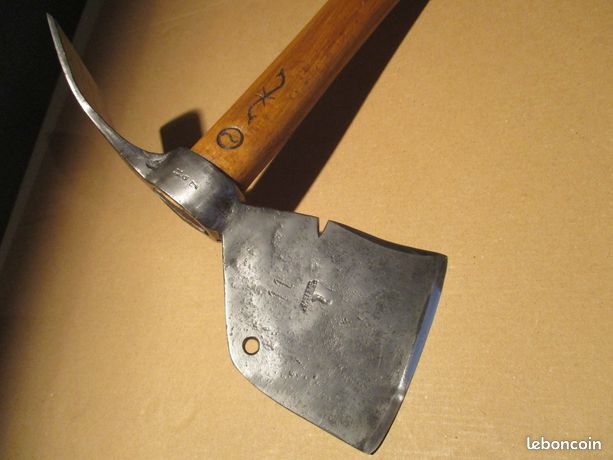Hache Ancienne Forgée à La Main - Tête En Fer Rustique Vintage, Outil De Coupe Ou Collection