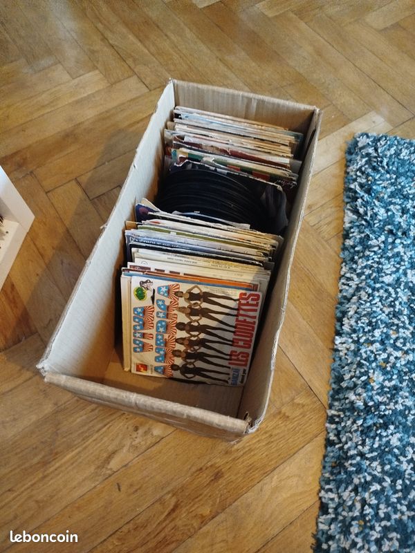 Lot 126 disques 45t (image 1)