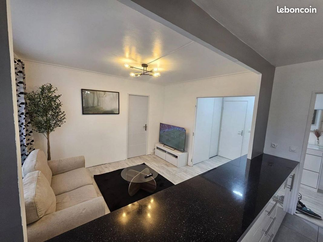 Appartement 5 pièces 80 m² · à Évry-Courcouronnes · 80 m² · 500 €/mois