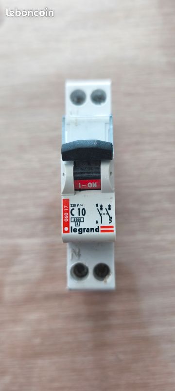 Disjoncteur 10A (image 1)