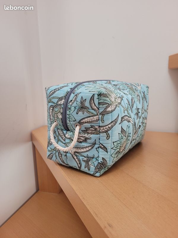 Trousse de toilette matelassée (image 2)