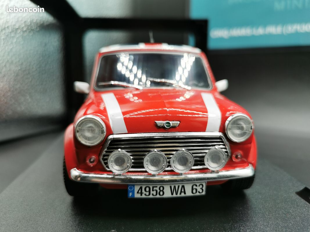 Voiture miniature MINI COOPER 1.3I PACK SPORT NIGHTFIRE RED & FLAG (image 4)