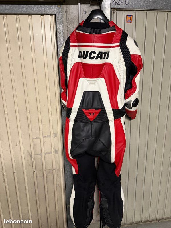Combinaison de course moto en cuir Ducati Corse