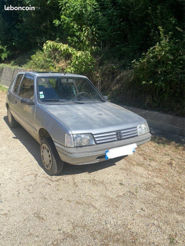 Peugeot 205 Diesel 1.5 L – 420 000 km (image 1)