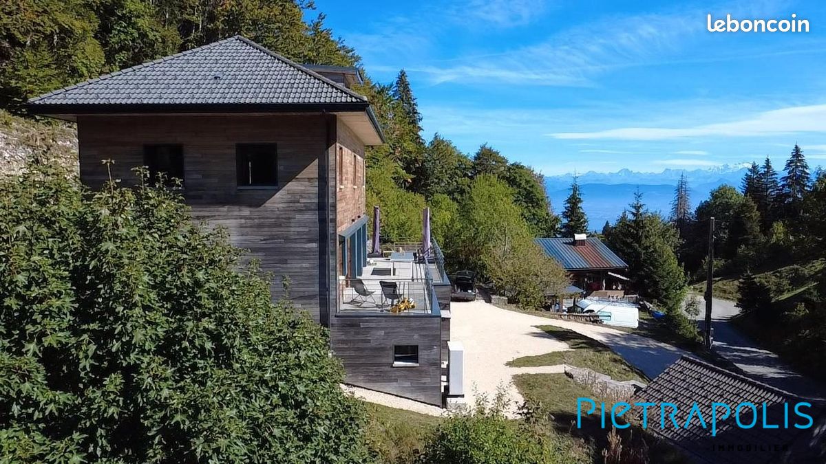 Maison 7 pièces 230 m² · à Mijoux · 230 m² · 869 000 €