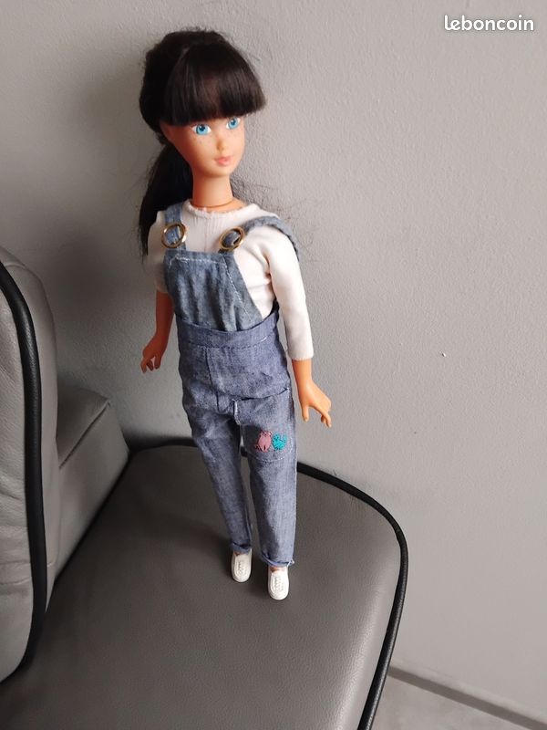 Poupée en plastique MIGLiorati Italie vintage : yeux peints à la main, robe bleue - France