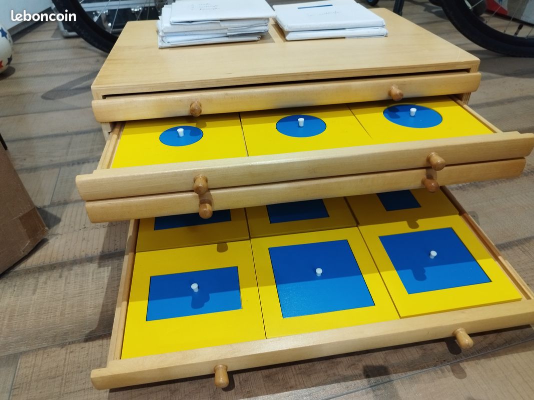Cabinet de géométrie Montessori (image 2)