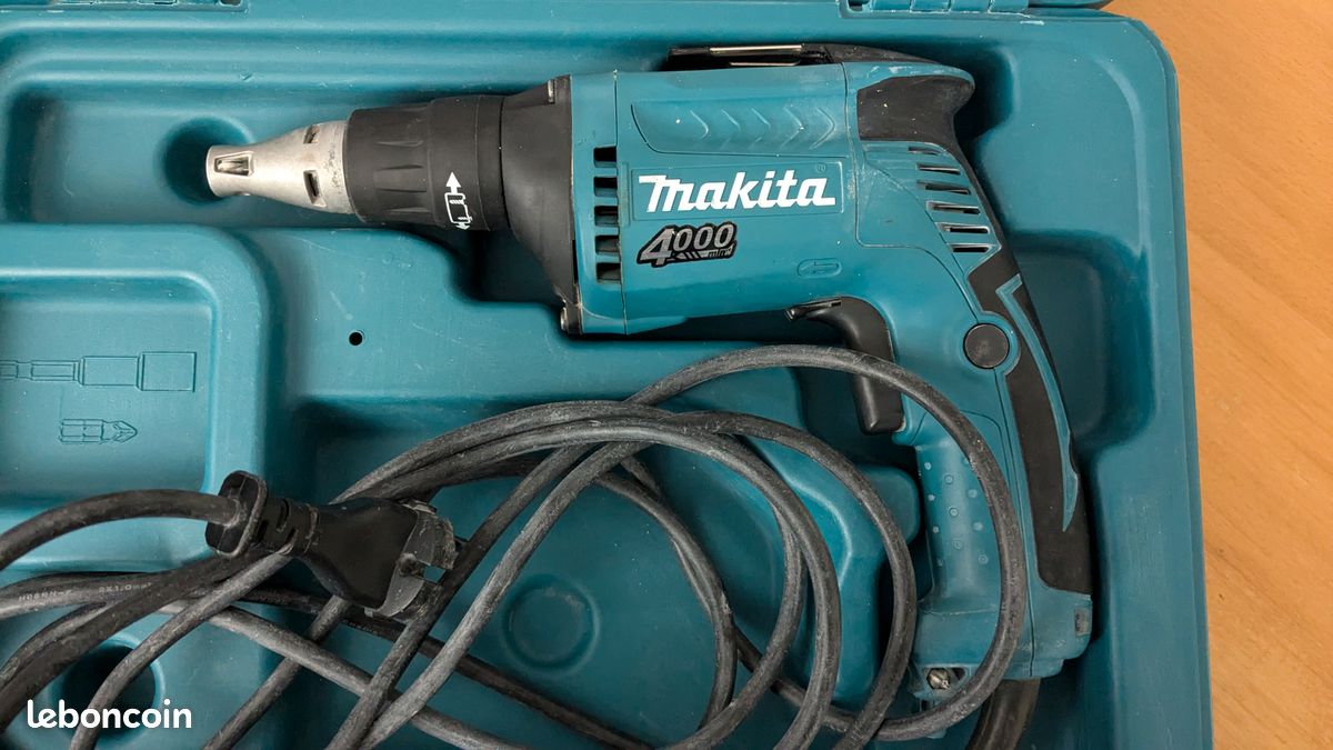 Visseuse Plaquiste Makita FS4200 570W - Pour Plaques De Plâtre Avec Tope De Profondeur