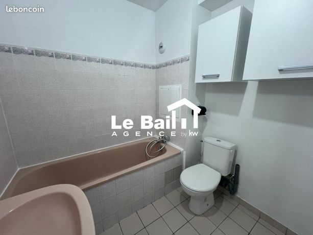 https://img.leboncoin.fr/api/v1/lbcpb1/images/fe/86/31/fe863131ad2139a02a96a11cd7c8387b8eadef8d.jpg?rule=ad-image