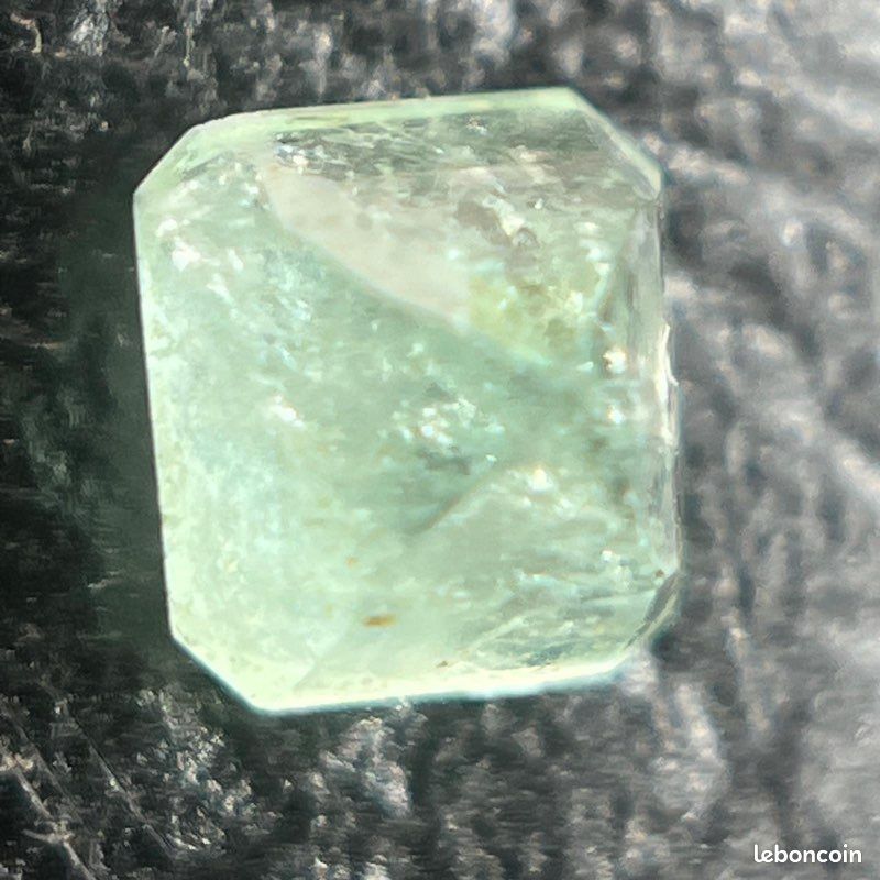 Émeraude Colombienne Naturelle 8-10 Ct - Certifiée GGL, Verte, Fortement Incluse, Taille 12-14 Mm