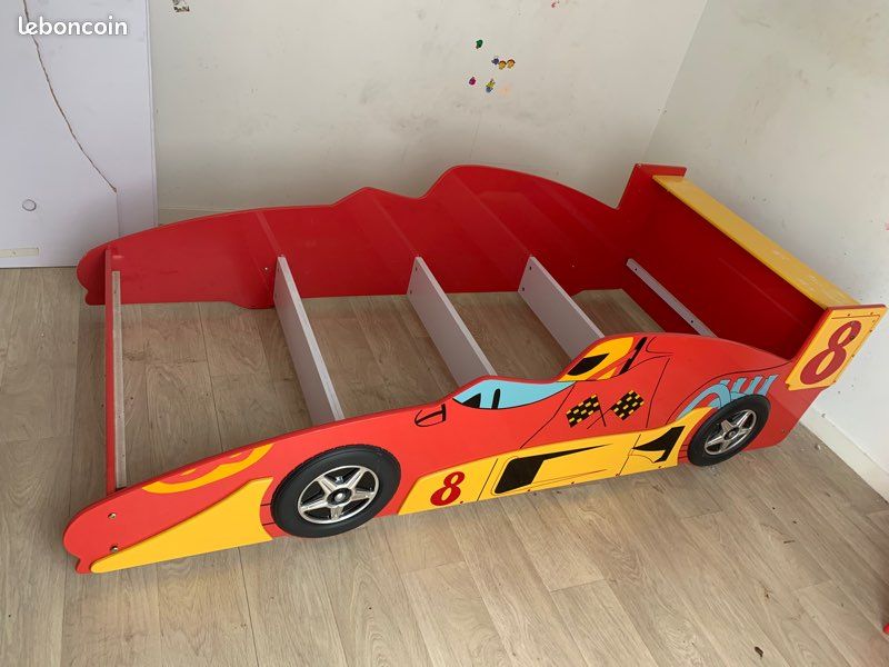 Vends lit voiture avec sa table de nuit (image 6)