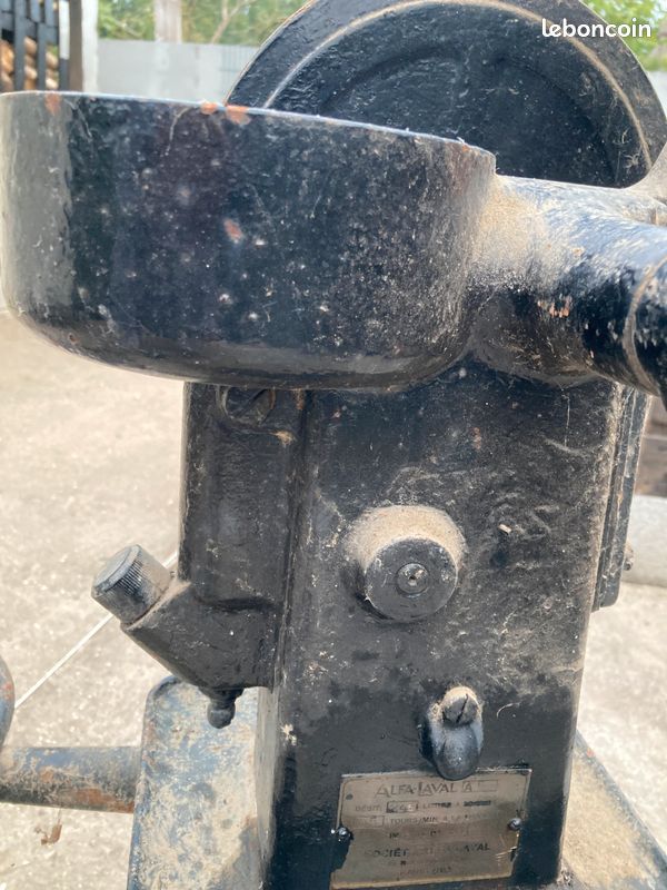 Ancienne écrémeuse alfa-laval a5 sur pied – fonte (image 5)
