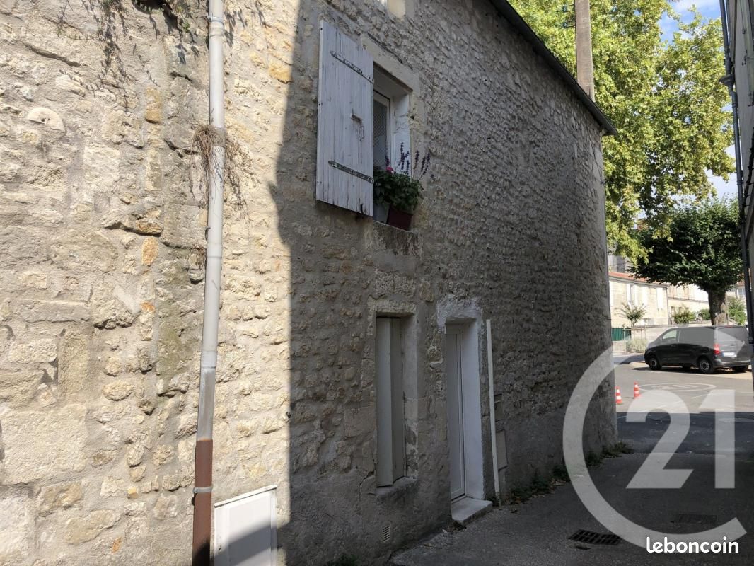 Appartement 6 pièces 102 m² · à Saintes · 102 m² · 123 300 €