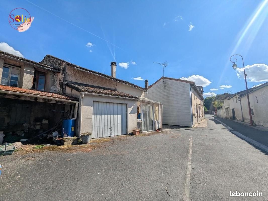 Maison 4 pièces 160 m² · à Salignac-sur-Charente · 160 m² · 81 000 €