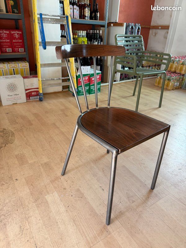 Chaise en bois intérieur (image 3)
