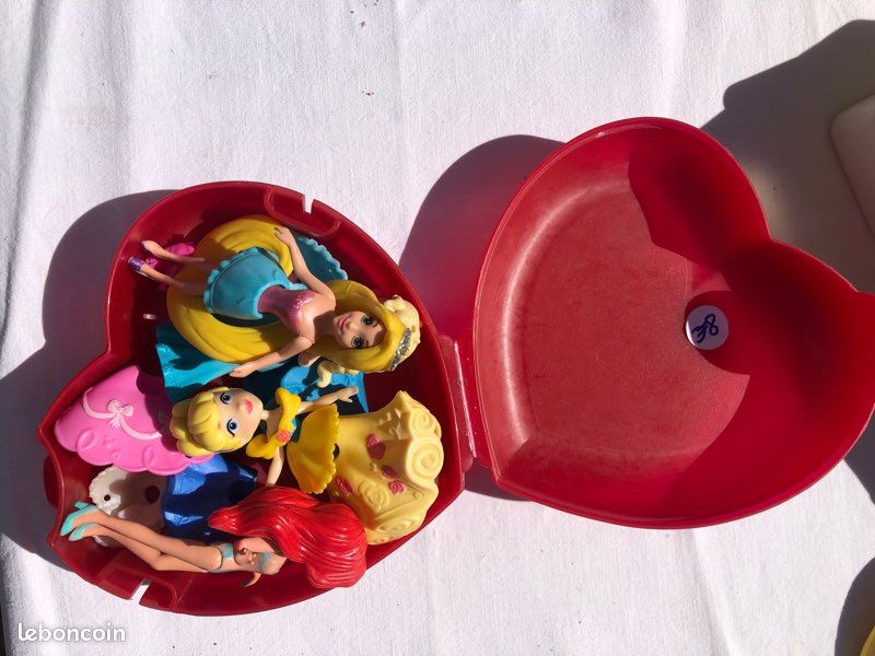 Lot mini poupées Disney (image 1)