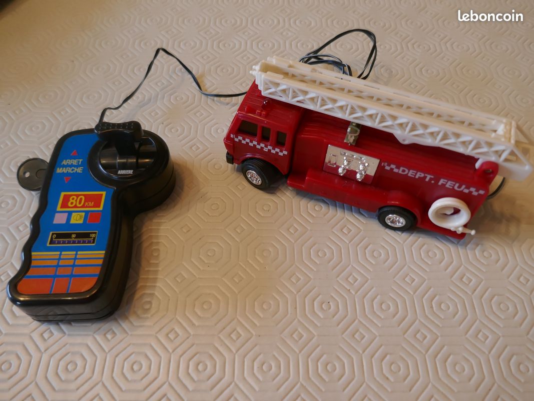 Camion de pompiers filoguidé (image 1)