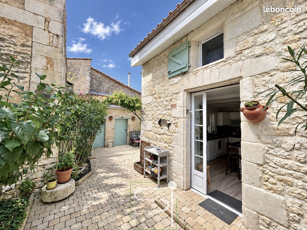 Maison 5 pièces 147 m² · au Gua · 147 m² · 299 900 €