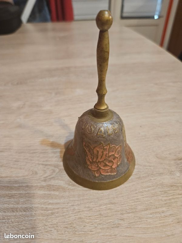 Ancienne clochette de table en bronze (image 1)