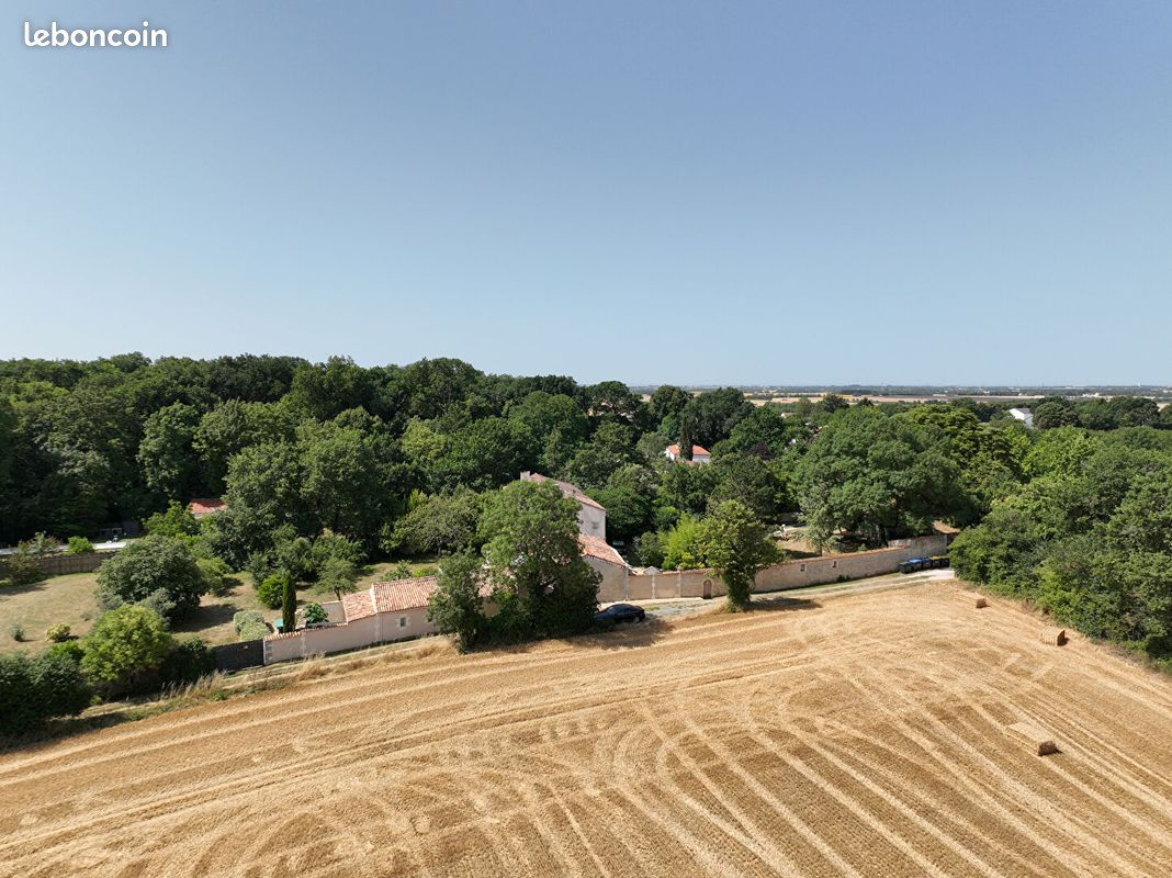 Maison 12 pièces 365 m² · à Montroy · 365 m² · 644 000 €