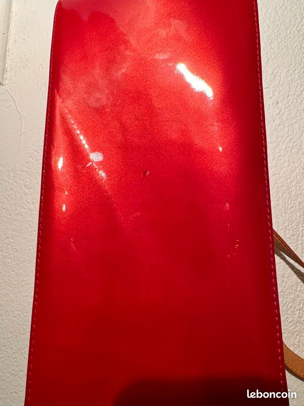 Sac Louis Vuitton Rosewood Avenue Amarrant en cuir vernis rouge (image 4)