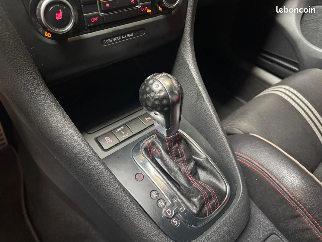 Volkswagen GOLF 6 GTI 2.0 TSI DSG Adidas / Dynaudio / Toit ouvrant panoramique / Sièges Chauffants (image 36)