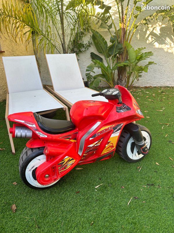 Grande moto rouge porteur (image 5)
