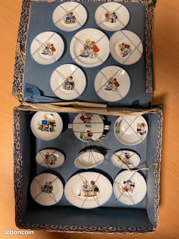 Dinette ancienne en porcelaine – Zelda et Charlie