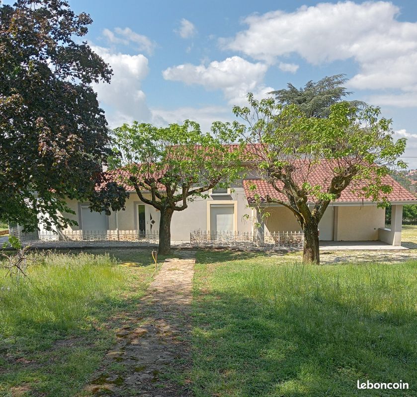 Maison 7 pièces 240 m² · à Saint-Genis-Laval · 240 m² · 460 000 €