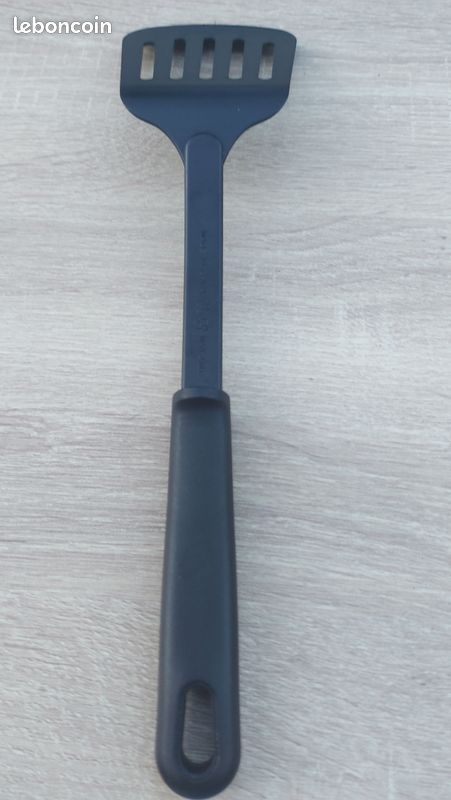 Spatule noire marque Arthur Martin (image 2)
