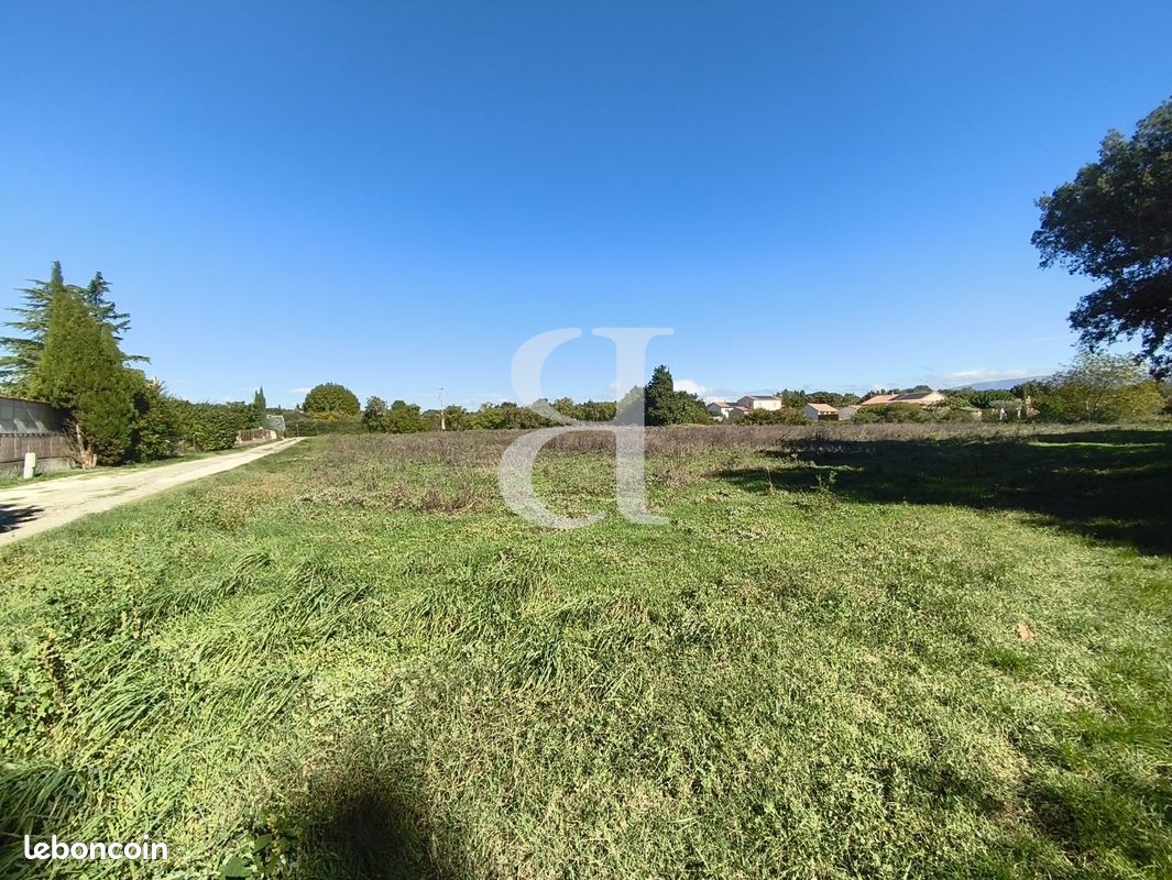 Terrain 8380 m² · à Richerenches · 8 380 m² · 394 000 €