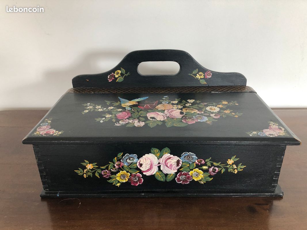 Boite en bois peint (image 1)
