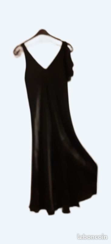 ROBE LONGUE dame CHIC et CLASS habillée noire effet satin taille 38 (image 1)