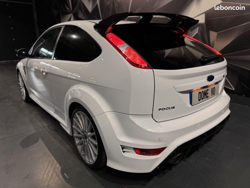 Ford Focus RS Phase 2 MK2 2.5 T 305 CH Essence 3 Portes Pack RS Blanc Glacier Recaro Sport Radar Climatisation 2010 (image 3)