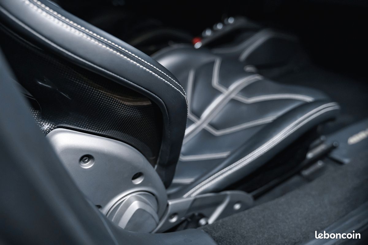 Ferrari 488 GTB V8 3.9 670 - Kit esthétique Novitec, très bien optionnée - A partir de 1.610e / Mois - Sort de révision Pozzi (image 11)