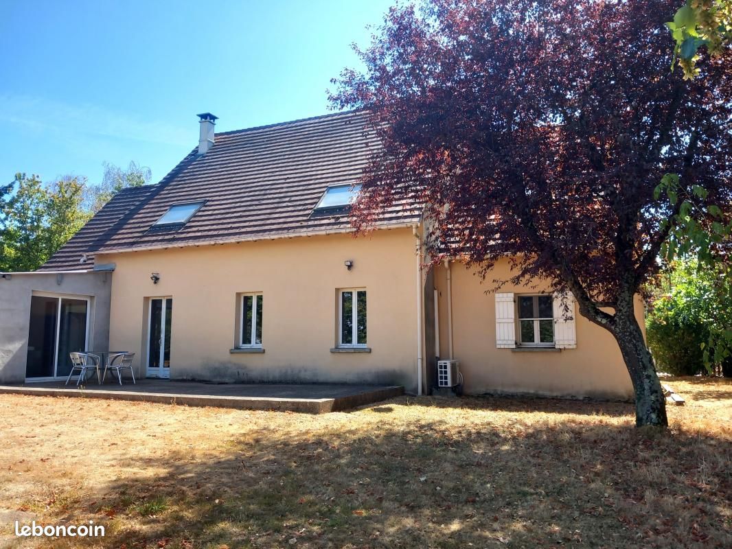 Maison 8 pièces 184 m² · à Saint-Romain-sous-Gourdon · 184 m² · 199 000 €