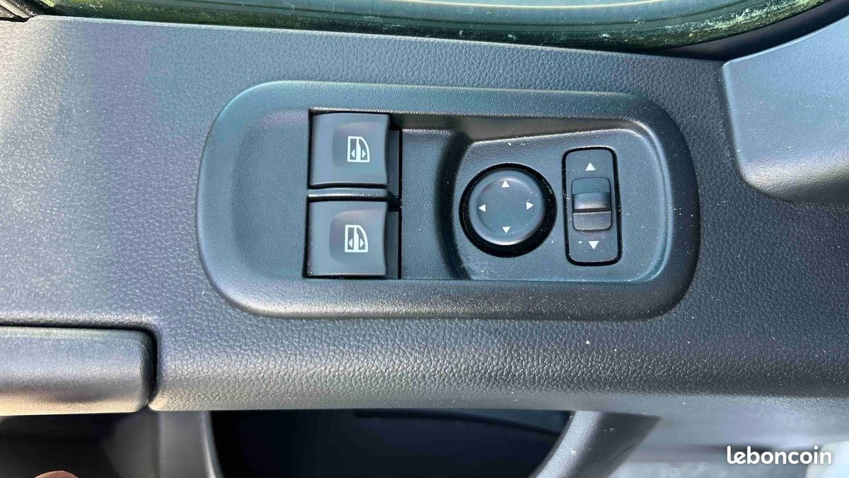 Renault master fgn trac f3500 l3h3 blue dci 135 confort (image 20)