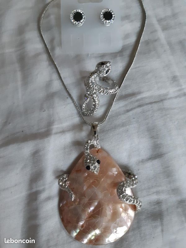 Parure serpent sur nacre rose (image 1)