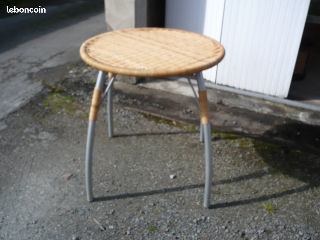 Table ronde en rotin (image 1)
