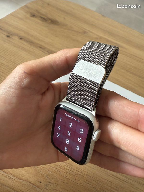 Apple Watch SE (image 6)