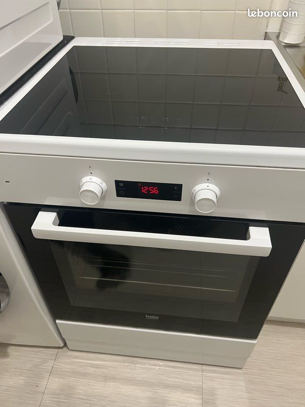 Cuisinière à induction blanche Beko (image 3)