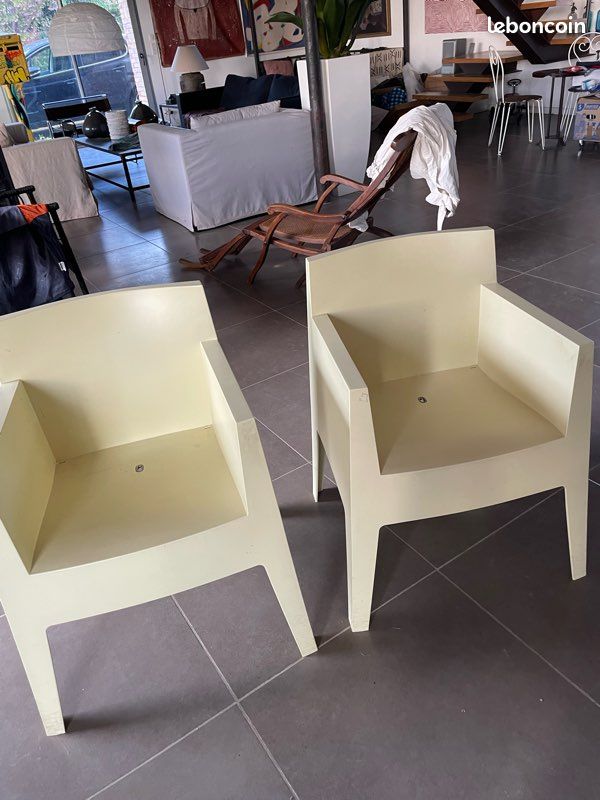 Vendre 2 petits fauteuils jaunes en résine extérieur possible [ trou pour évacuation de l’eau de Conran shop (image 4)