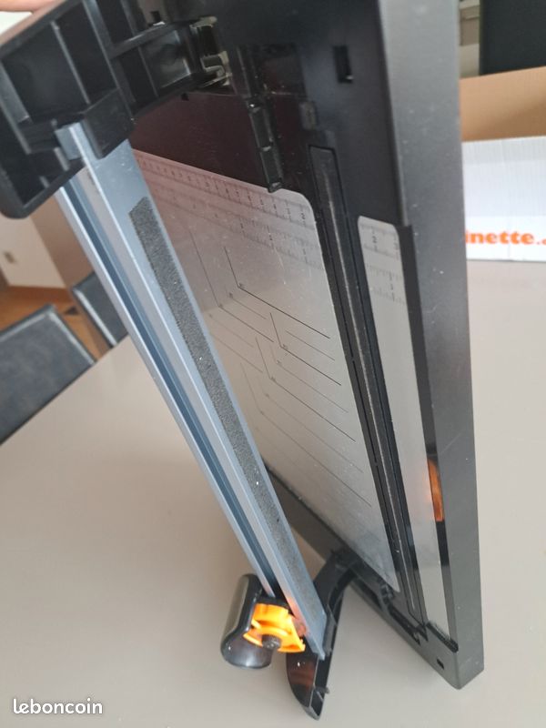 Massicot Fiskars (image 2)