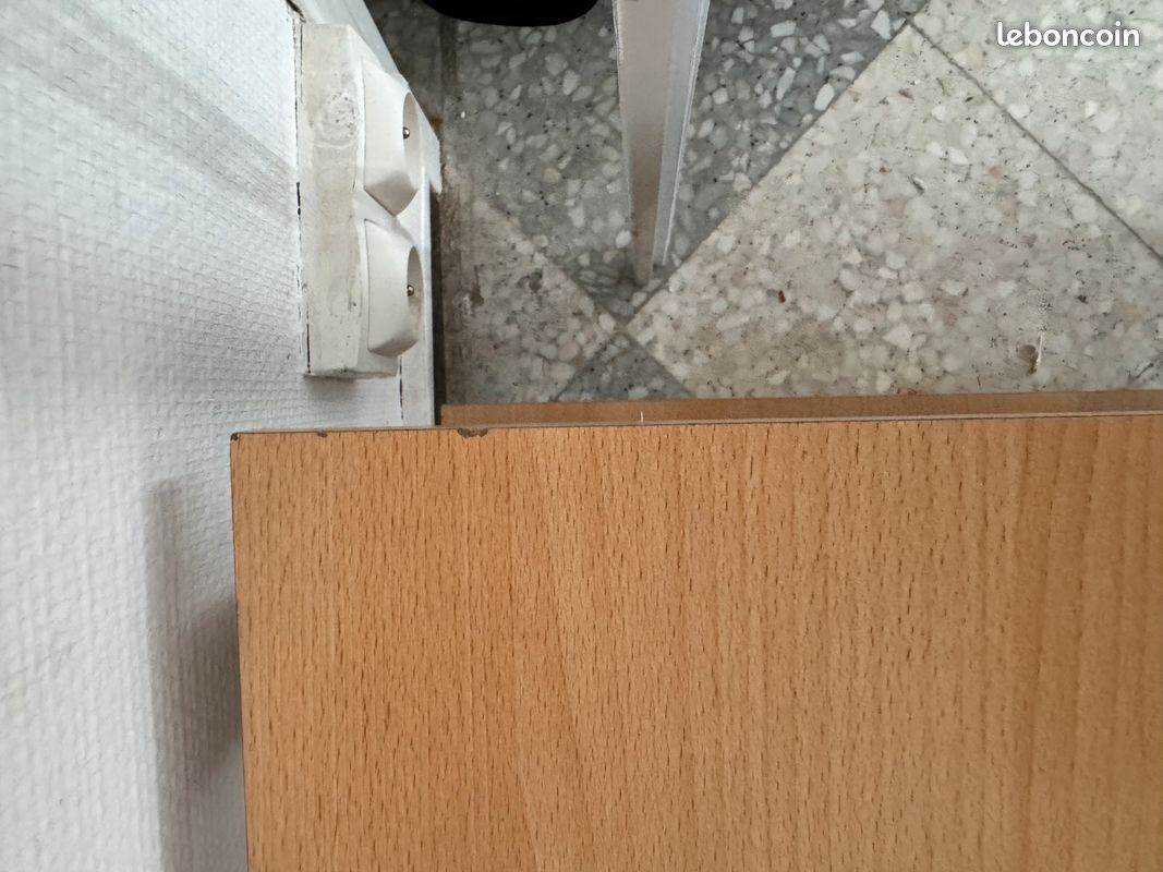 Jolie table basse en bois avec roulettes (image 5)