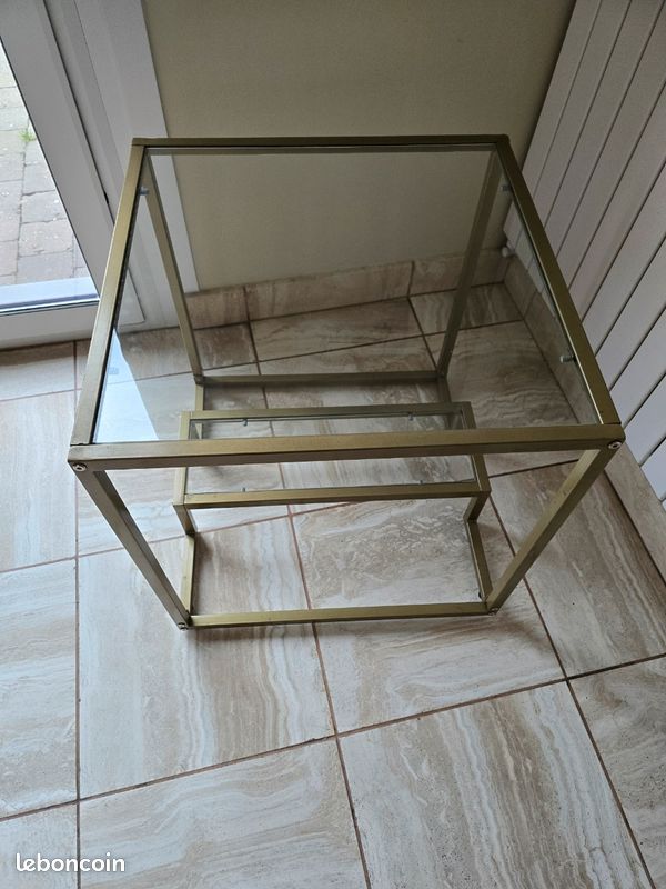 Table en verre (image 1)