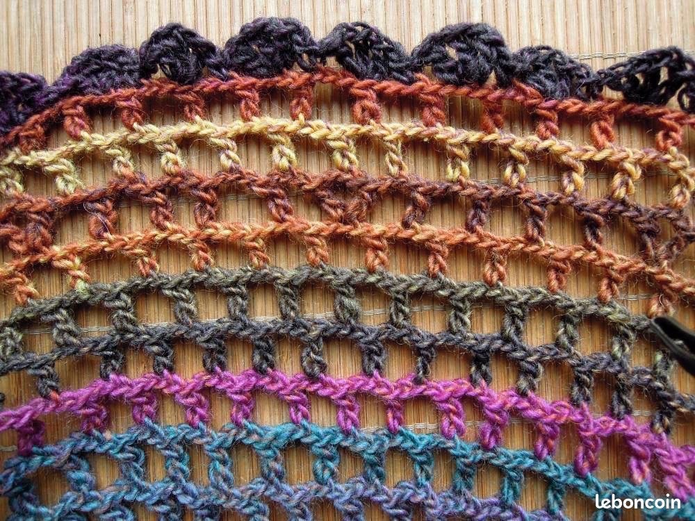 Chauffe-épaules crocheté main en laine multicolore (image 3)
