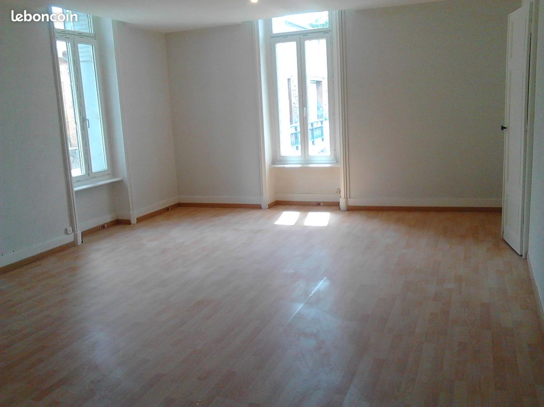 Immeuble 16 pièces 1210 m² · à Saint-Symphorien-sur-Coise · 1 210 m² · 650 000 €