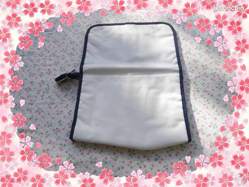 Trousse de toilette blanche - anges78 - 1 euro (image 1)