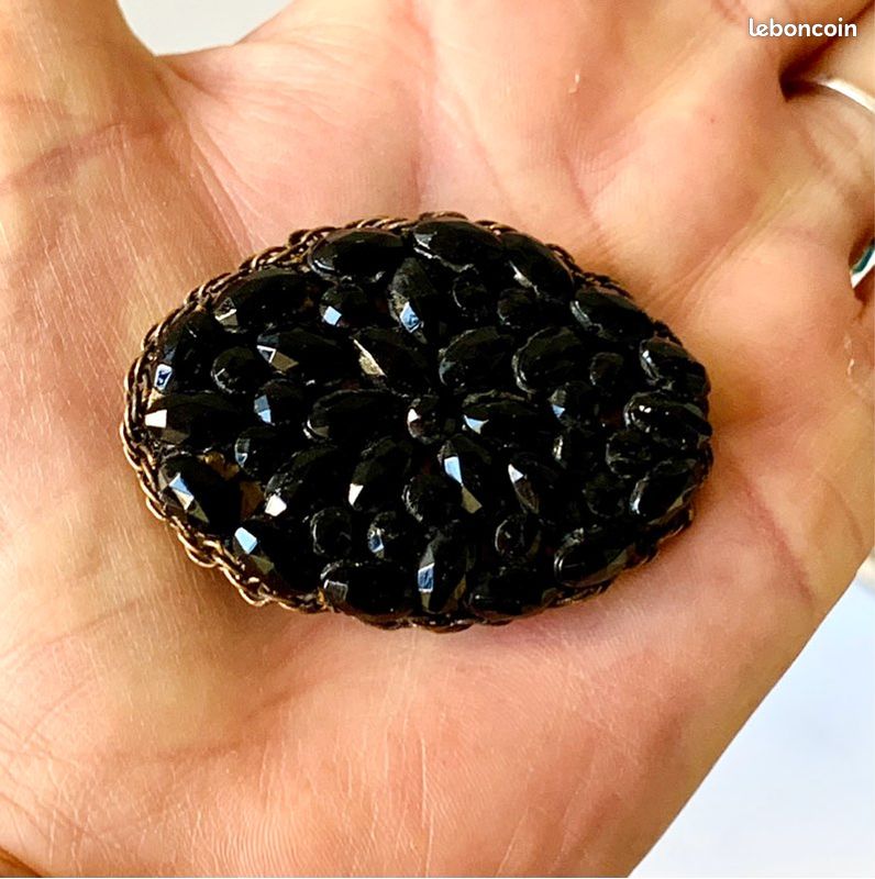Ancienne broche en cristaux noirs vintage (image 2)